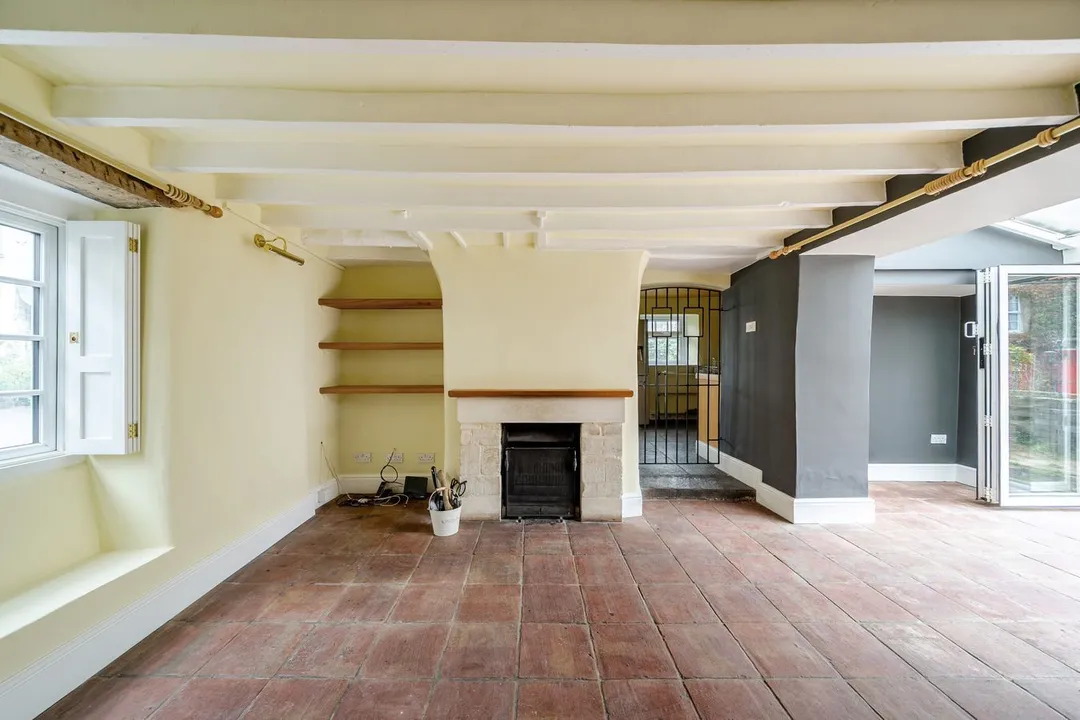 https://mr0.homeflow-assets.co.uk/files/photo/image/47698/8960/_x_/52441195.jpg