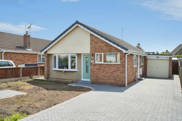 Burns Close, Measham, Swadlincote, Le...