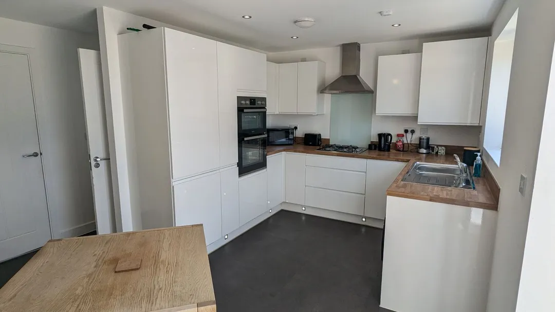 https://mr0.homeflow-assets.co.uk/files/photo/image/47699/7159/_x_/50833044.jpg