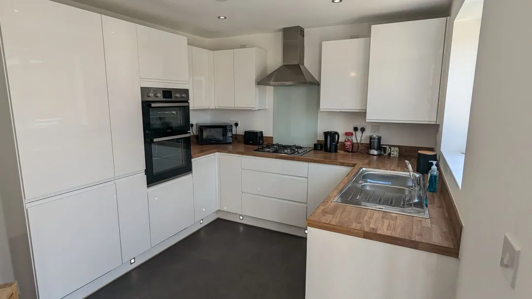 https://mr0.homeflow-assets.co.uk/files/photo/image/47699/7174/_x_/50833358.jpg