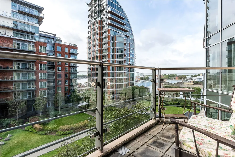 Juniper Drive, London, SW18 photo 3