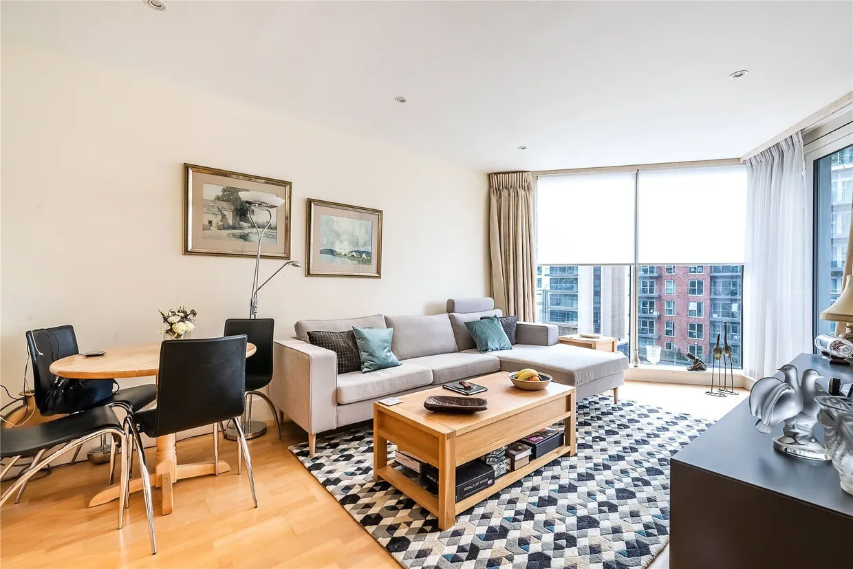 Juniper Drive, London, SW18 photo 4