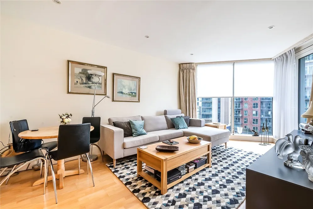 Juniper Drive, London, SW18 photo 4