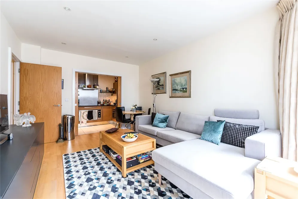Juniper Drive, London, SW18 photo 9