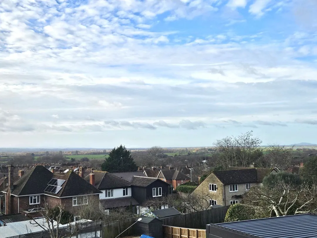https://mr0.homeflow-assets.co.uk/files/photo/image/47700/1363/_x_/53417308.jpg