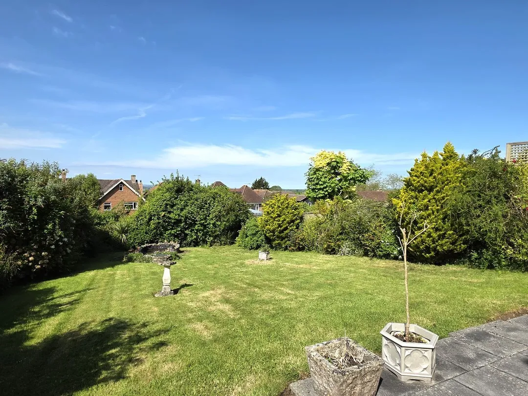 https://mr0.homeflow-assets.co.uk/files/photo/image/47700/1372/_x_/57483142.jpg
