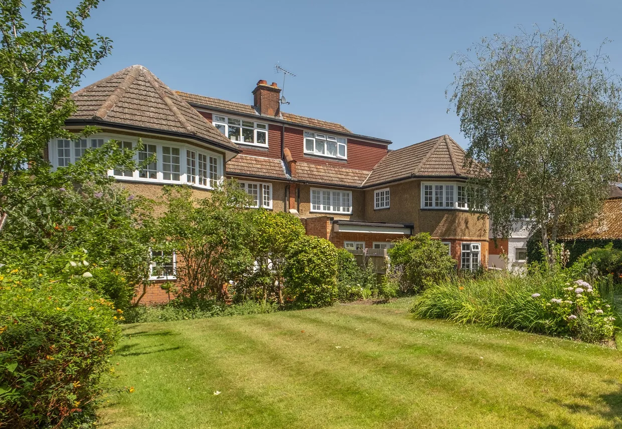 14 Cranes Drive, Surbiton, KT5 photo 1