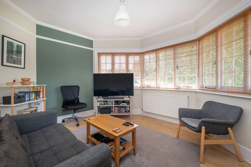 14 Cranes Drive, Surbiton, KT5 photo 2