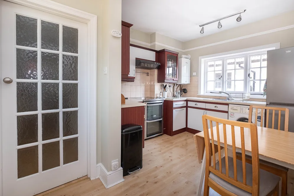 14 Cranes Drive, Surbiton, KT5 photo 3