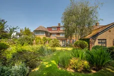 14 Cranes Drive, Surbiton, KT5 photo 4