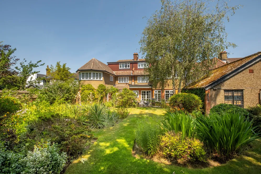 14 Cranes Drive, Surbiton, KT5 photo 4