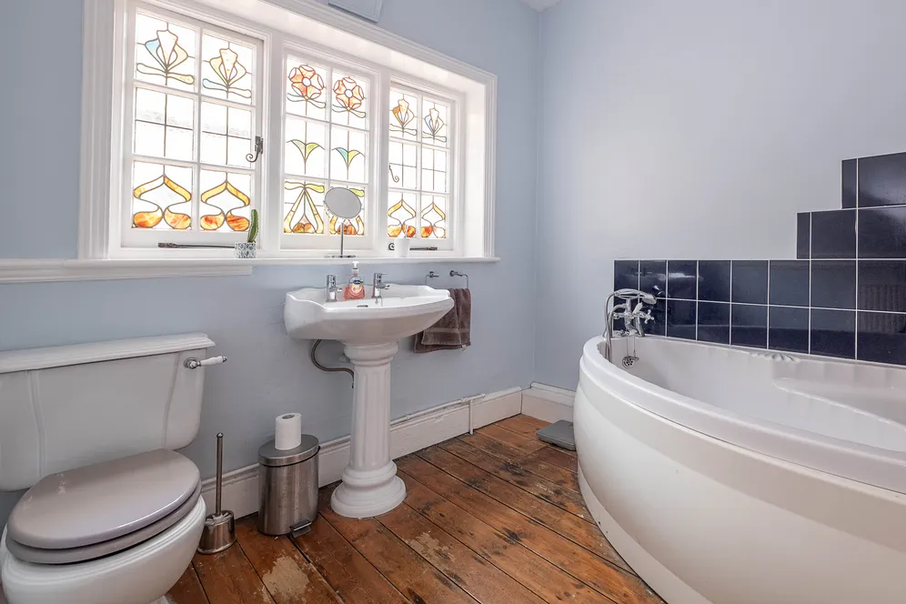 14 Cranes Drive, Surbiton, KT5 photo 7