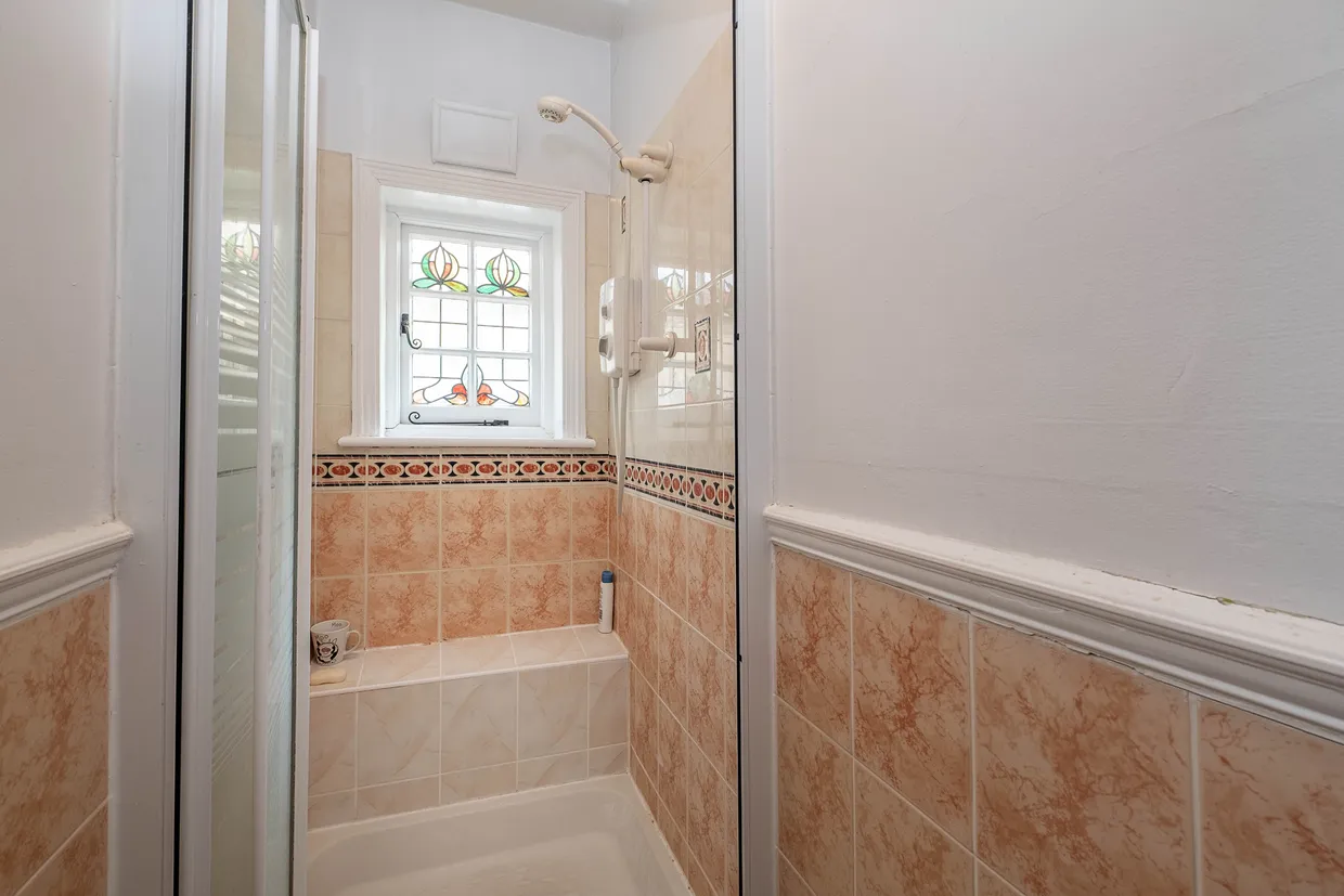 14 Cranes Drive, Surbiton, KT5 photo 8