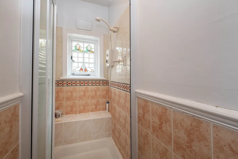 14 Cranes Drive, Surbiton, KT5 photo 8