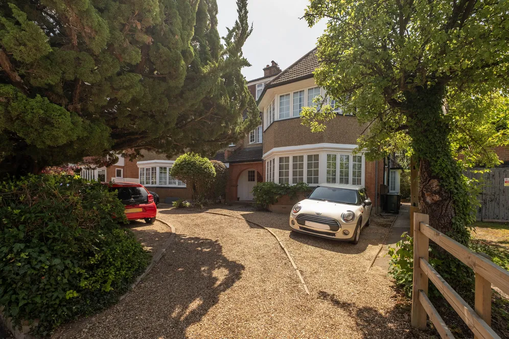 14 Cranes Drive, Surbiton, KT5 photo 10