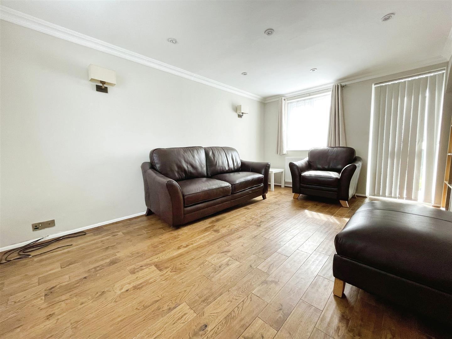 Lowestoft Drive, Slough Image 3