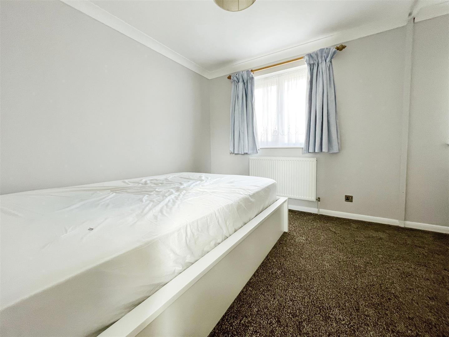 Lowestoft Drive, Slough Image 4