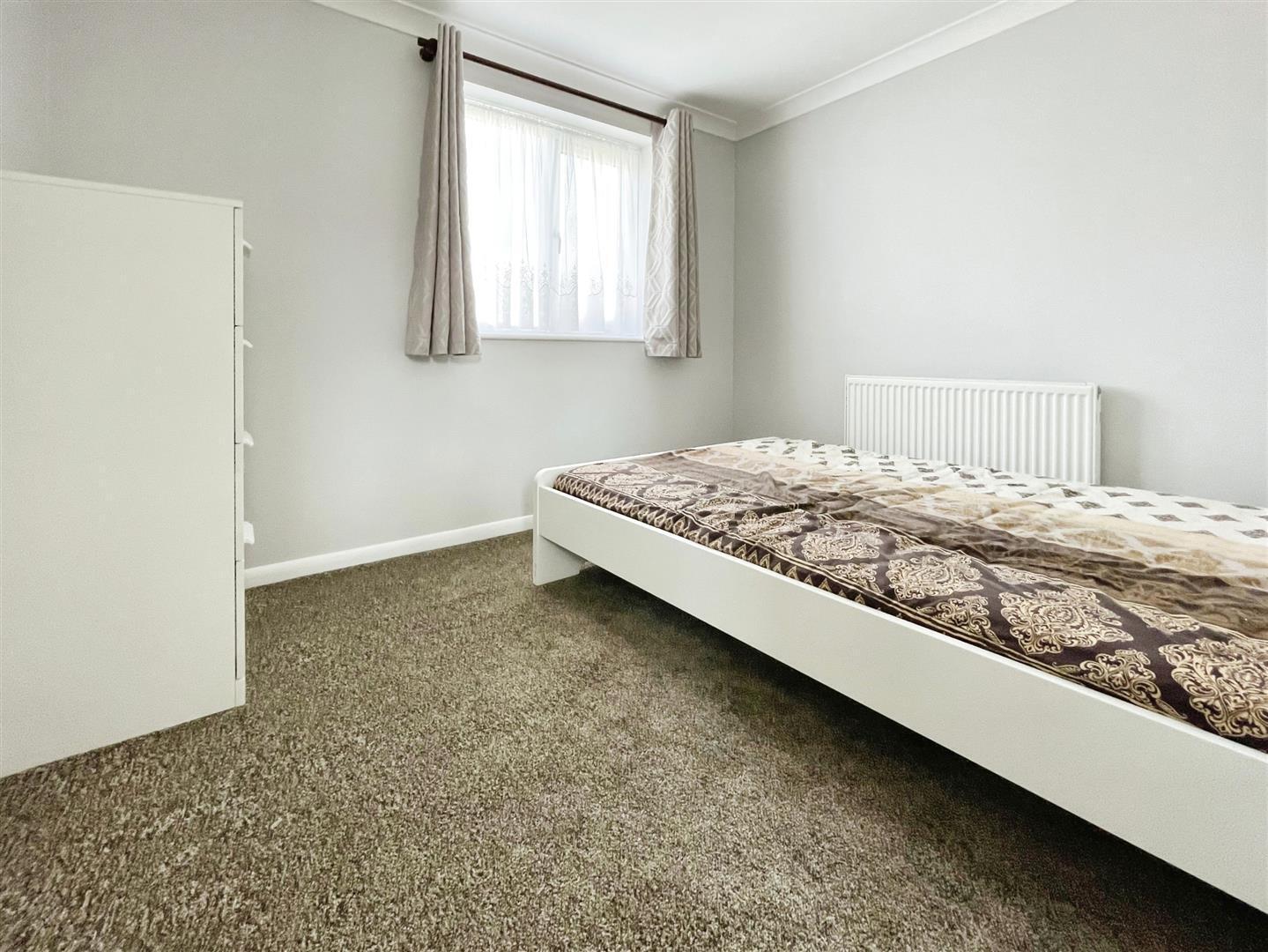 Lowestoft Drive, Slough Image 5