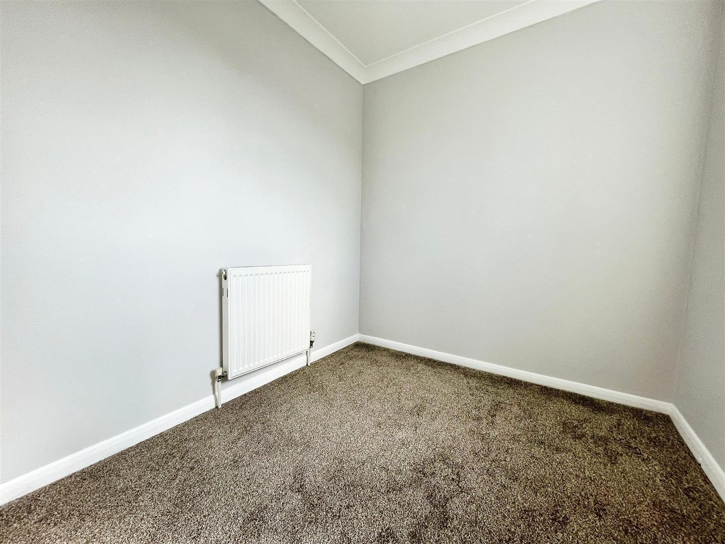 Lowestoft Drive, Slough Image 6