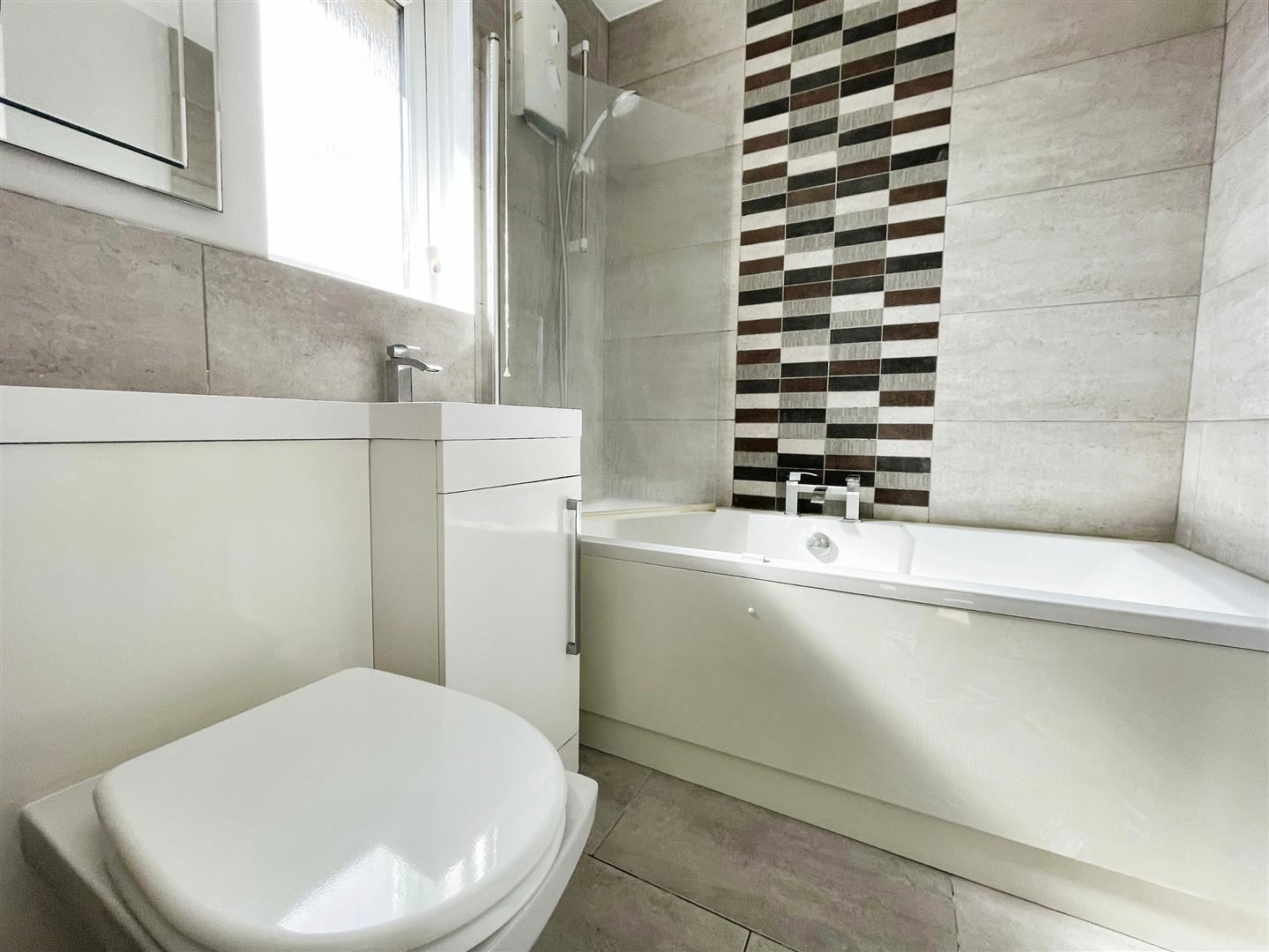 Lowestoft Drive, Slough Image 7