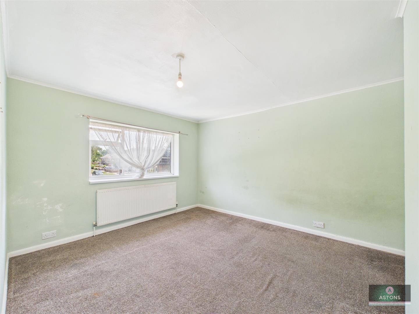 Kestrel Close, Langley Green Image 9