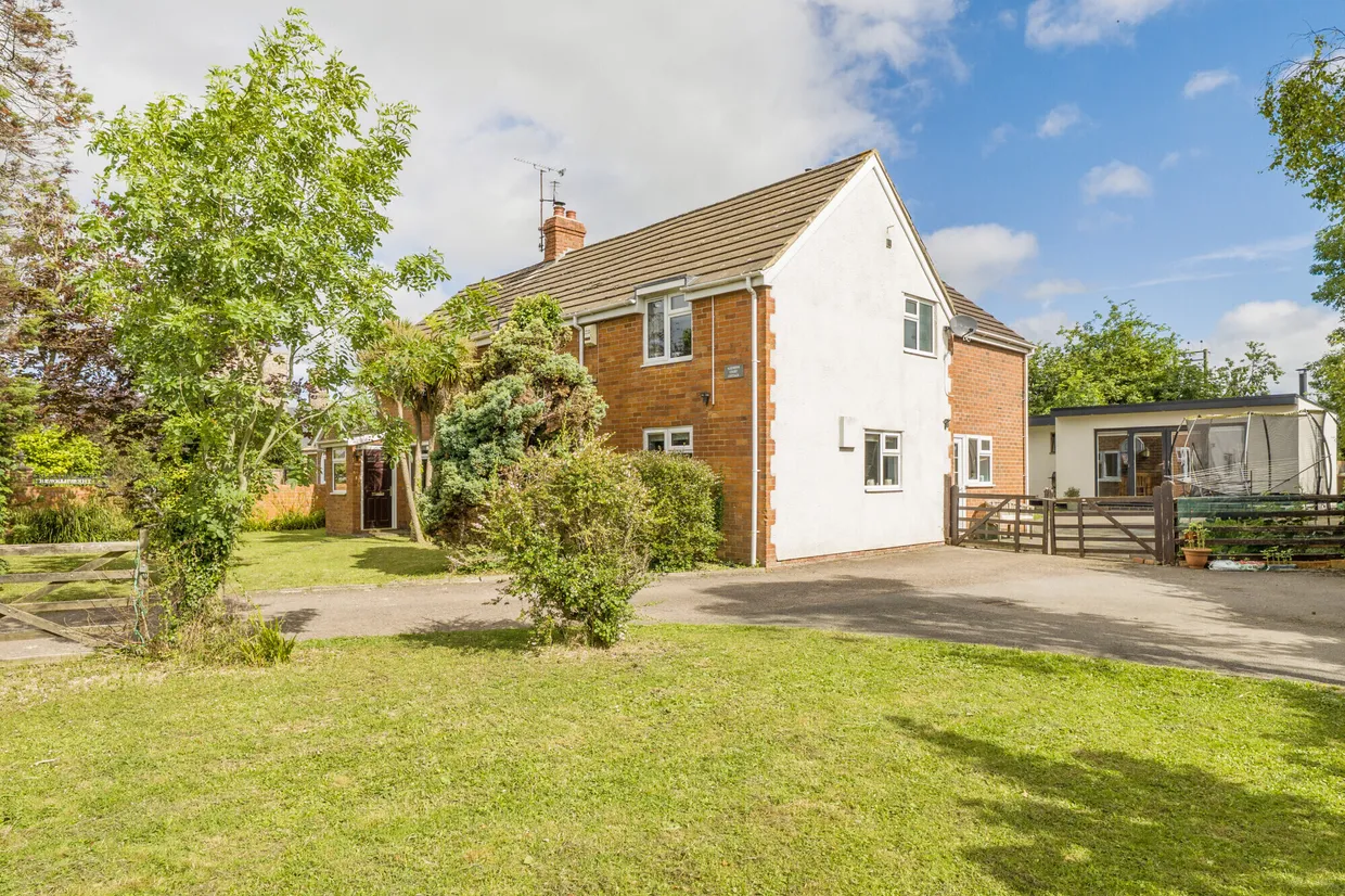 Alkerton Road, Eastington, GL10 photo 1