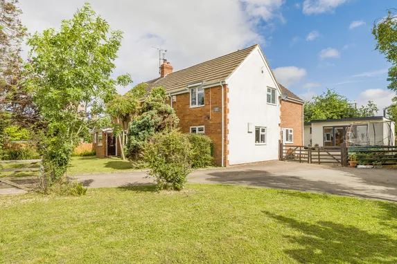 Alkerton Road, Eastington, GL10