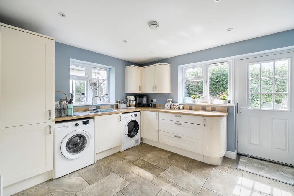 Alkerton Road, Eastington, GL10 photo 9