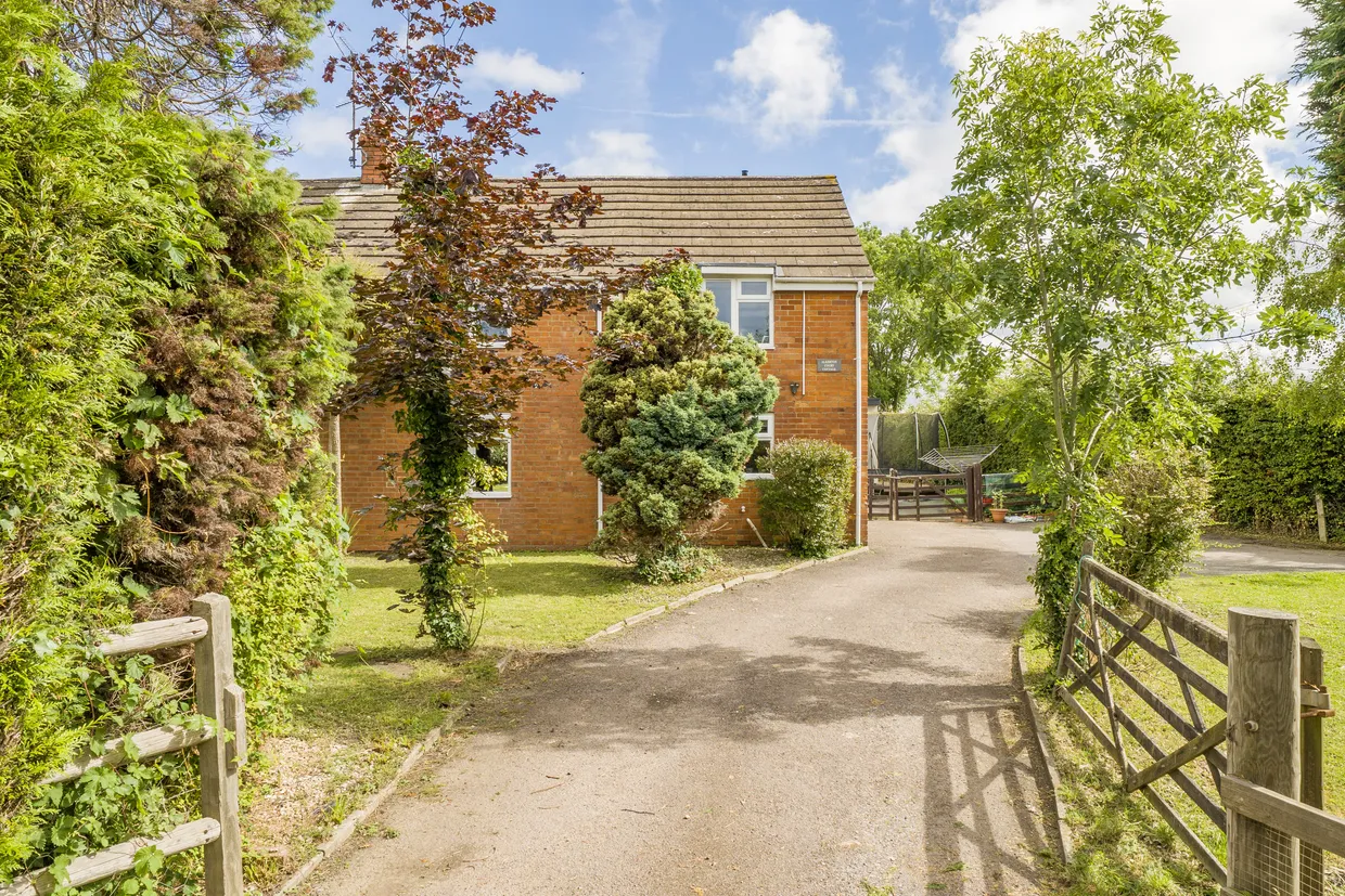 Alkerton Road, Eastington, GL10 photo 17