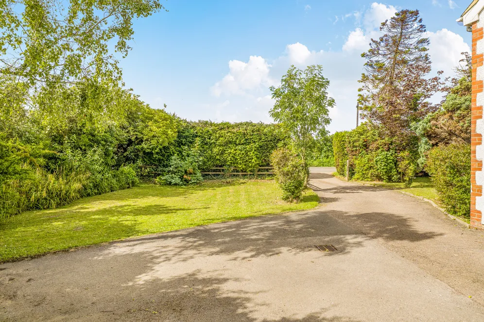 Alkerton Road, Eastington, GL10 photo 19