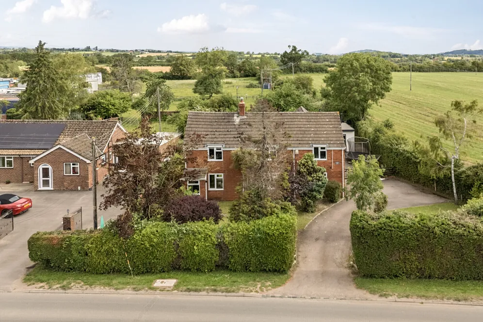 Alkerton Road, Eastington, GL10 photo 21
