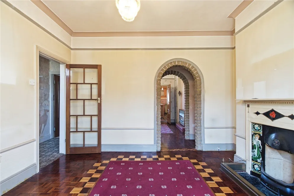 Property carousel item 4