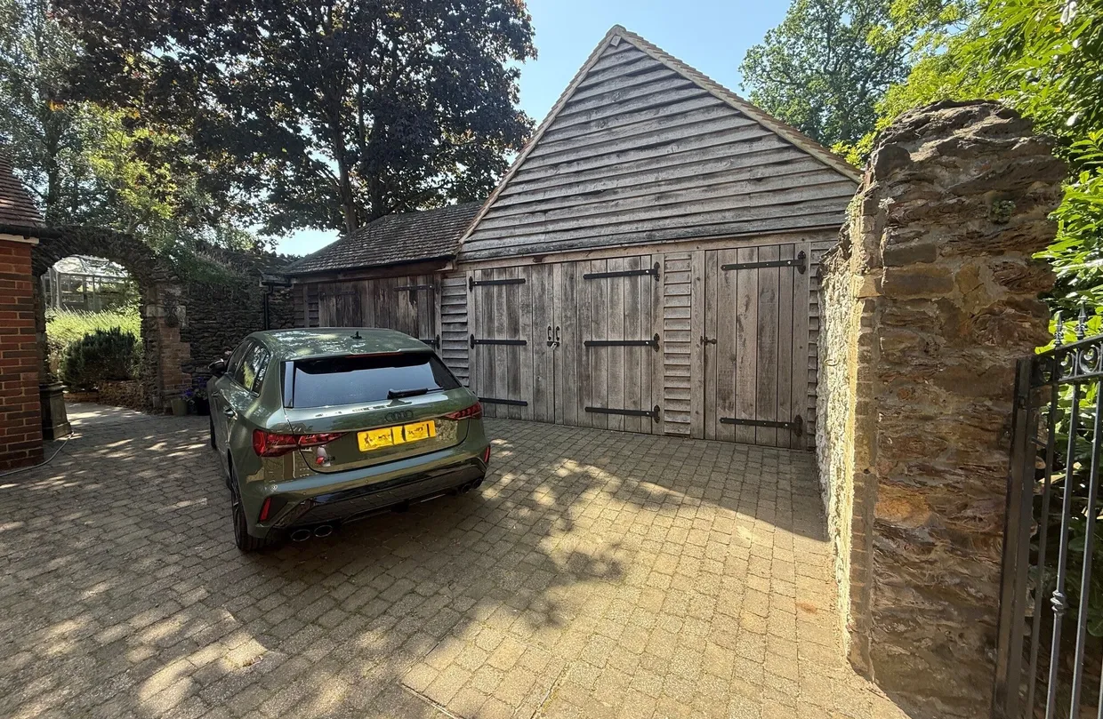 Guildford Road, Farnham, GU10 photo 18