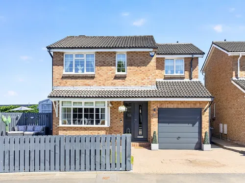 Hawthorn Avenue, Erskinephoto