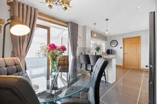 Hawthorn Avenue, Erskine