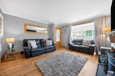 Hawthorn Avenue, Erskine