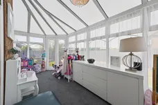 Hawthorn Avenue, Erskine