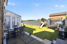Hawthorn Avenue, Erskine
