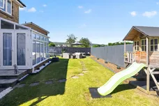 Hawthorn Avenue, Erskine