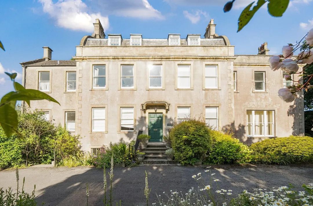 https://mr0.homeflow-assets.co.uk/files/photo/image/47700/8000/_x_/50001713.jpg