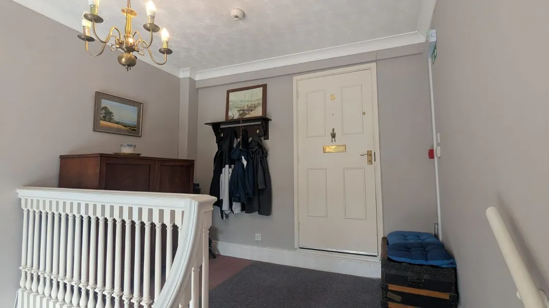 https://mr0.homeflow-assets.co.uk/files/photo/image/47700/8012/_x_/50000464.jpg