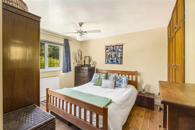 Property carousel image 10