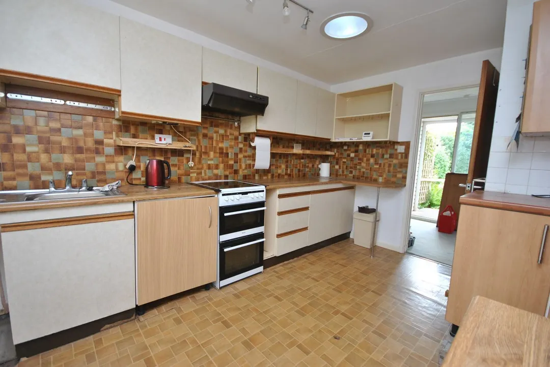 https://mr0.homeflow-assets.co.uk/files/photo/image/47700/8203/_x_/51127577.jpg
