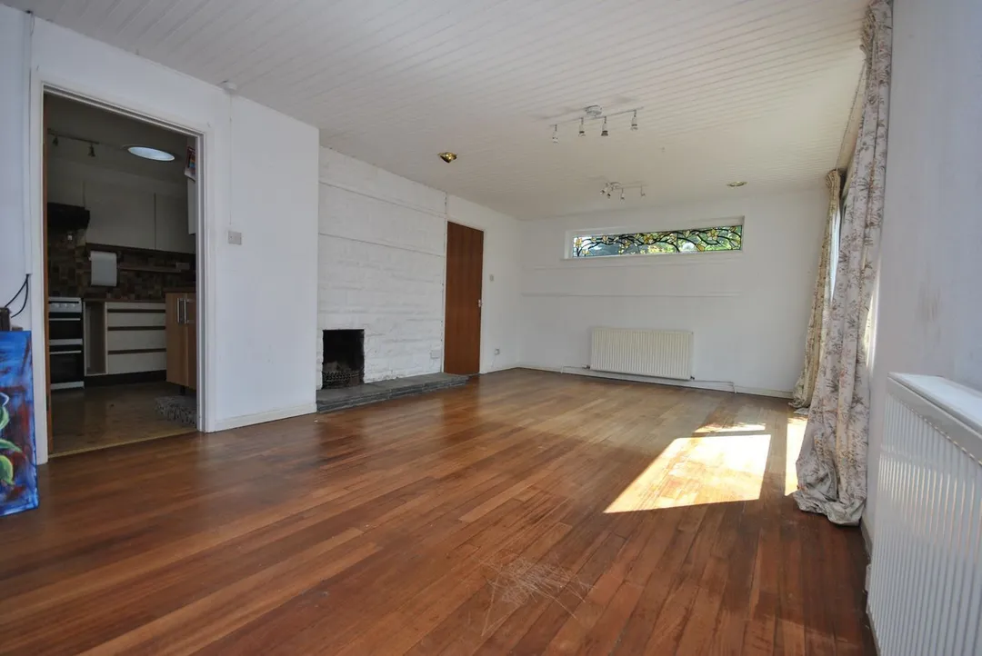 https://mr0.homeflow-assets.co.uk/files/photo/image/47700/8211/_x_/51128620.jpg