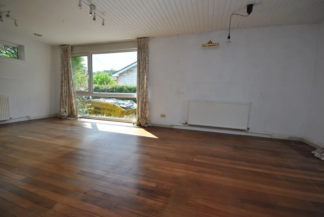 https://mr0.homeflow-assets.co.uk/files/photo/image/47700/8220/_x_/51129004.jpg
