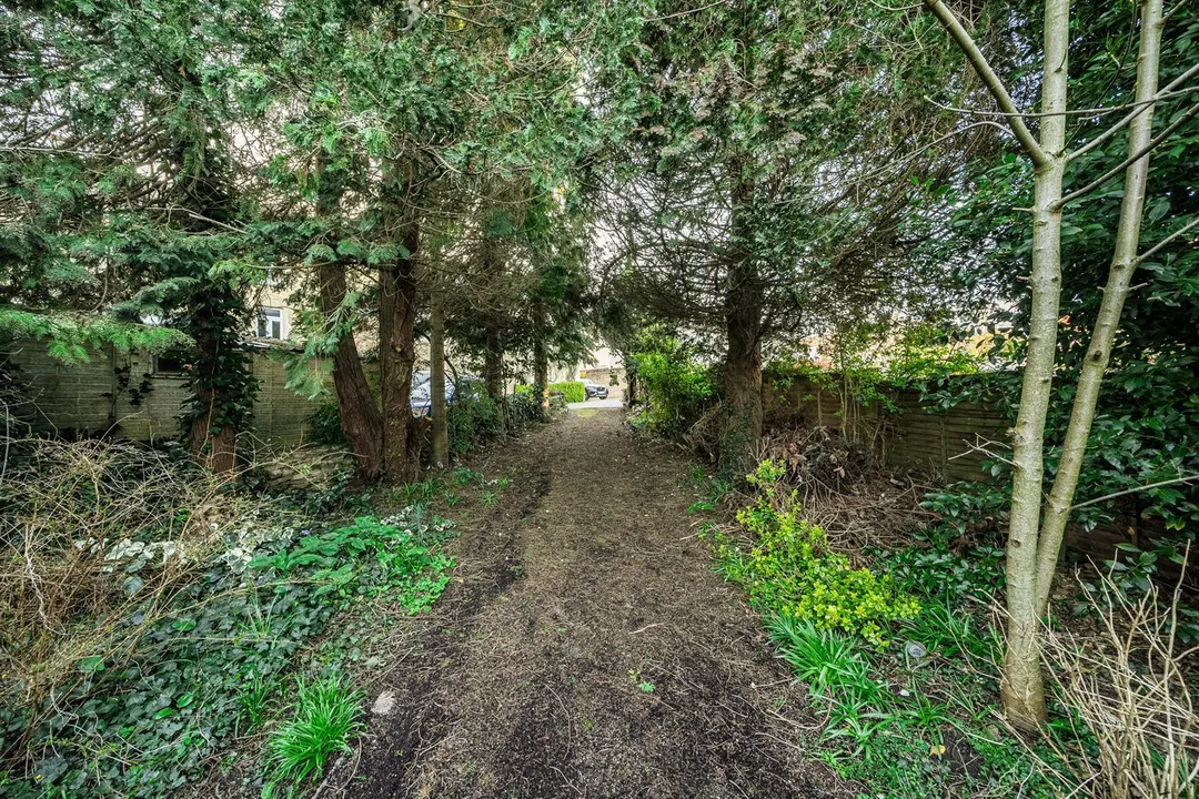 https://mr0.homeflow-assets.co.uk/files/photo/image/47707/4467/_x_/55021118.jpg