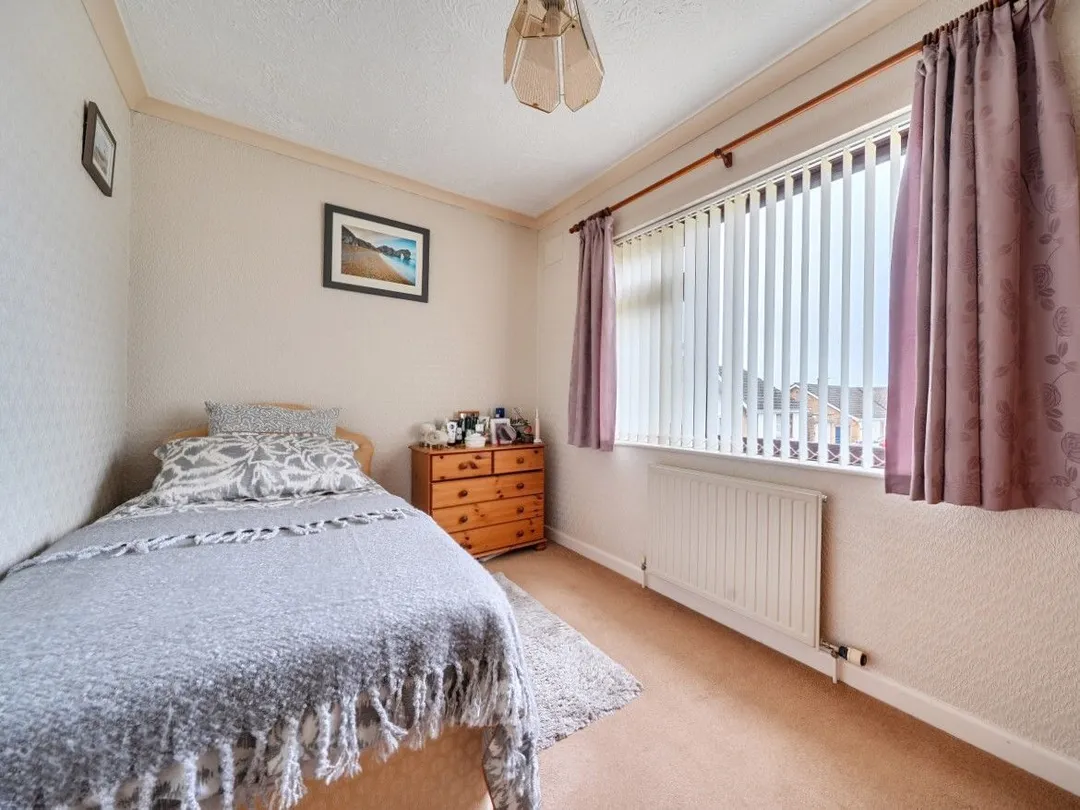 https://mr0.homeflow-assets.co.uk/files/photo/image/47707/5430/_x_/54968584.jpg