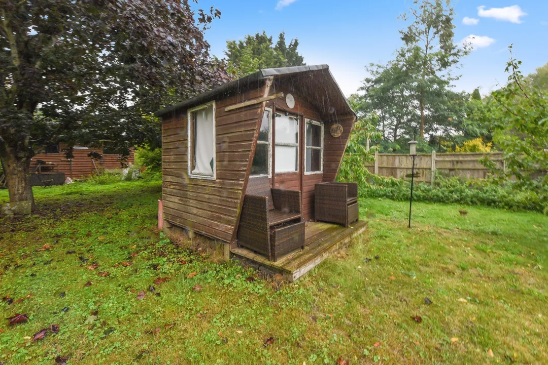 https://mr0.homeflow-assets.co.uk/files/photo/image/47707/9177/_x_/23218_EA_RS_12726449_IMG_9.jpg