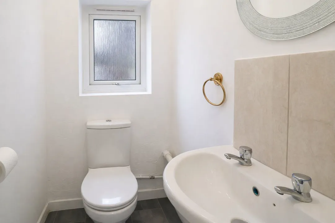 https://mr0.homeflow-assets.co.uk/files/photo/image/47707/9730/_x_/23218_EA_RS_12793569_IMG_8.jpg