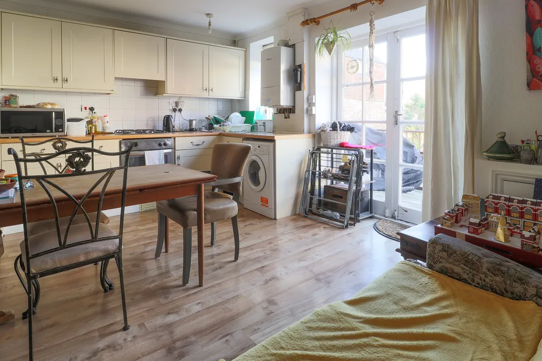 https://mr0.homeflow-assets.co.uk/files/photo/image/47707/9847/_x_/23218_Cosmo_IMG_7.jpg